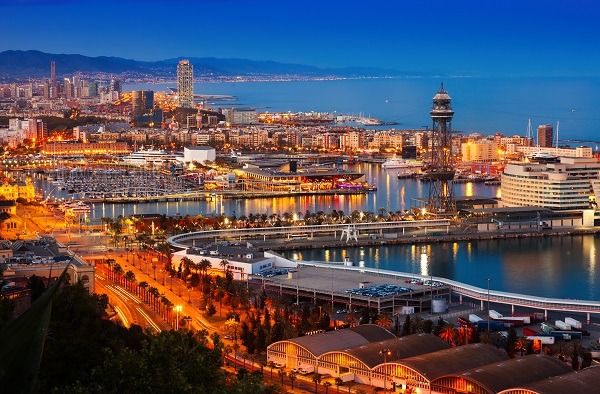 Transplante capilar em Esphana - Vista do porto de uma cidade espanhola
