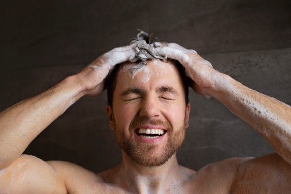 É bom lavar o cabelo todos os dias?