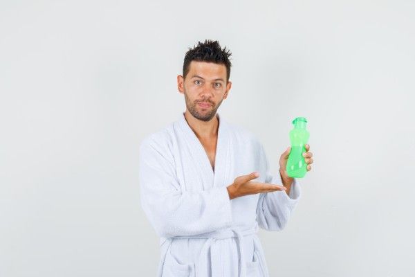Mitos mais comuns sobre lavar o cabelo