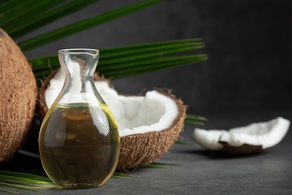 Para que serve o óleo de coco no cabelo