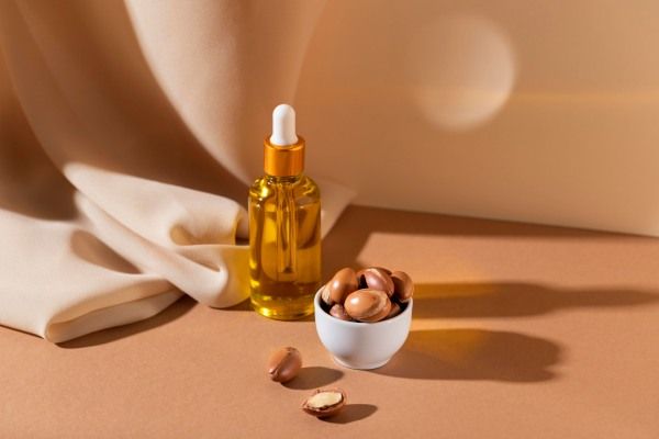 Assortimento de conta-gotas de óleo de argan natural