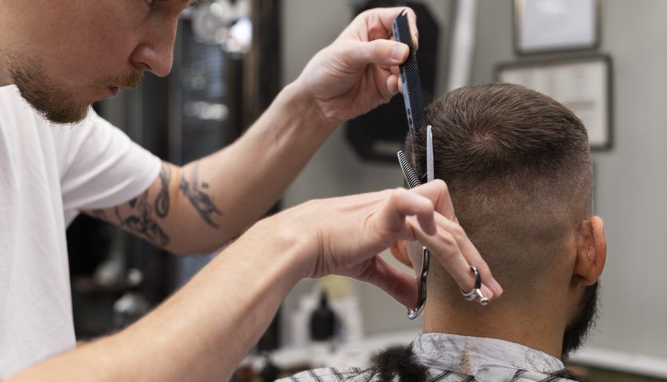 cortar o cabelo após um transplante capilar