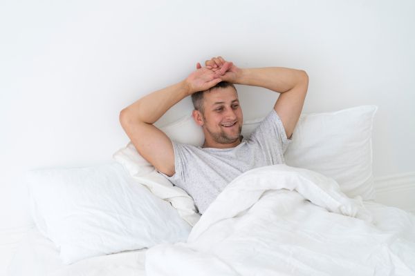 Cómo dormir após um implante capilar