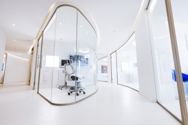 consultório médico agradável e espaçoso