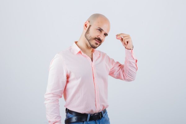 Retrato de um jovem confiante