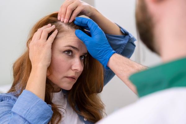 Quando a perda de cabelo está em estágio avançado, o transplante capilar surge como uma das soluções mais eficazes e definitivas