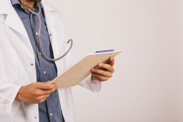 quanto custa transplante capilar - Tricologista com histórico médico