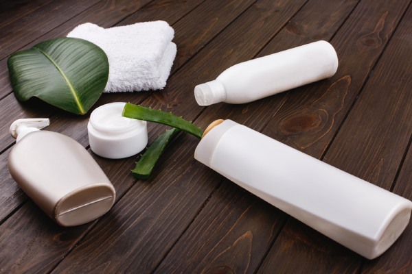 variedade de produtos hidratantes para o cabelo